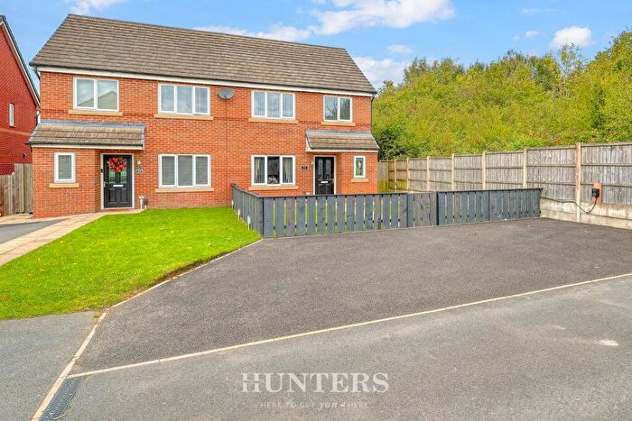 3 Bedroom Semi-Detached House For Sale In Thursby Walk, Middleton, M24