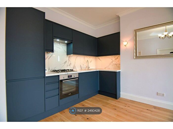 2 Bedroom Flat To Rent In St. Quintin Avenue, London, W10