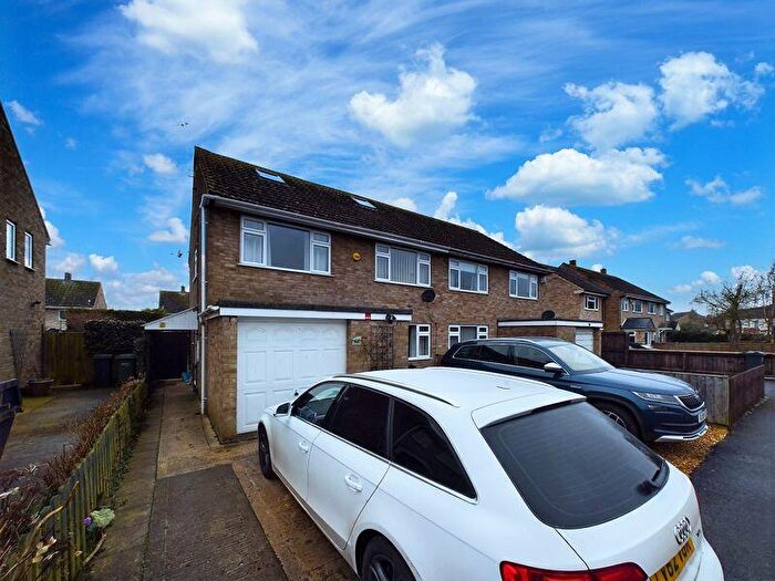 5 Bedroom Semi-Detached House For Sale In Swallowcroft, Eastington, GL10