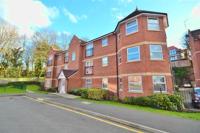 2 Bedroom Flat To Rent In Walton Road, Bushey, WD23