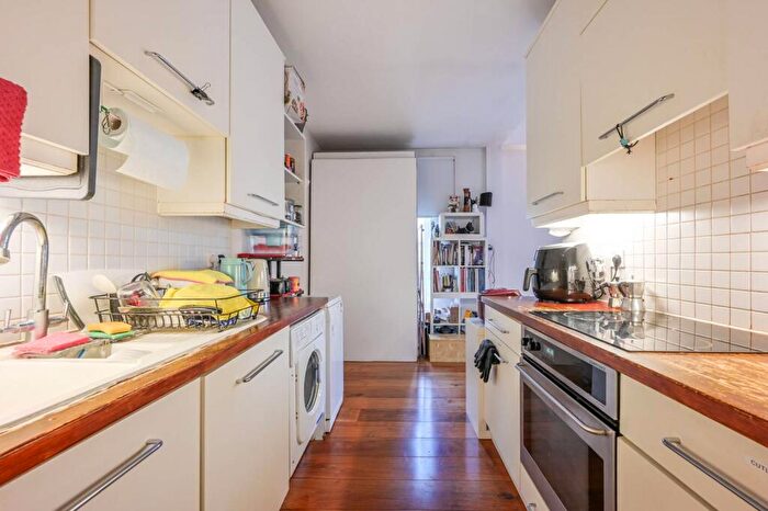 2 Bedroom Flat For Sale In Fairfield Road, , Bow, London, E3