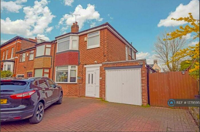 3 Bedroom Semi-Detached House To Rent In Stamford Place, Sale, M33