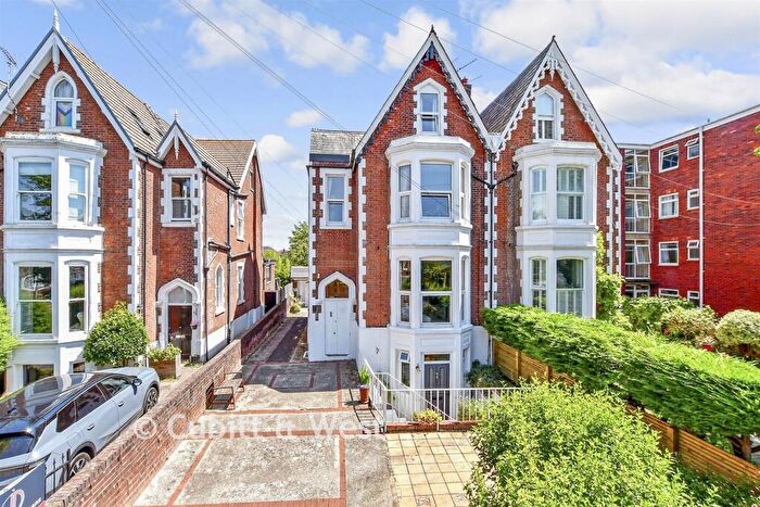 2 Bedroom Apartment For Sale In Outram Road, Southsea, Hampshire, PO5