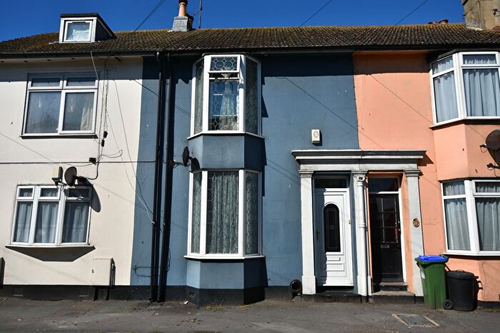 3 Bedroom Terraced House To Rent In South Road, Newhaven, BN9