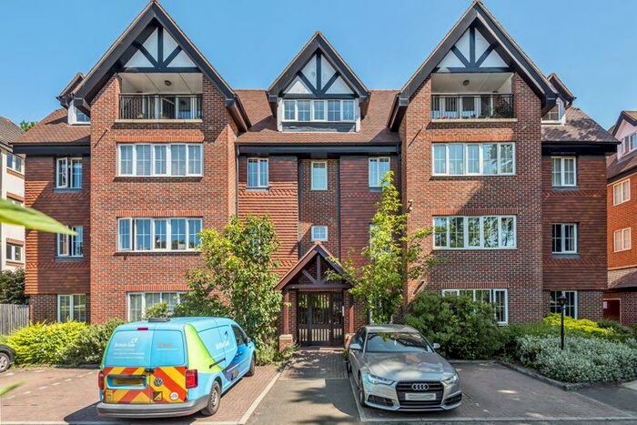 2 Bedroom Flat To Rent In Foxley Lane, Purley, CR8