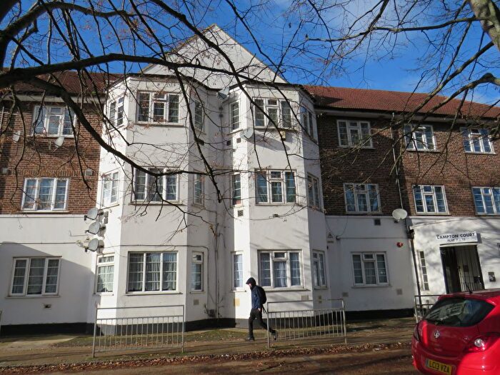 2 Bedroom Flat To Rent In Lampton Road, Hounslow, TW3