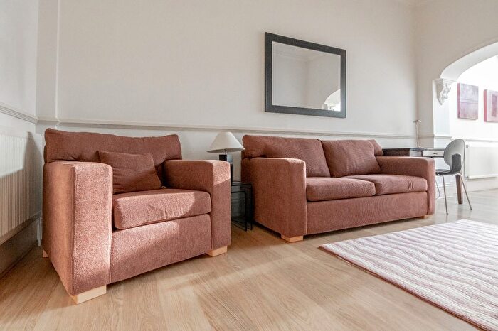 1 Bedroom Flat To Rent In Kew Gardens Road, Kew, TW9
