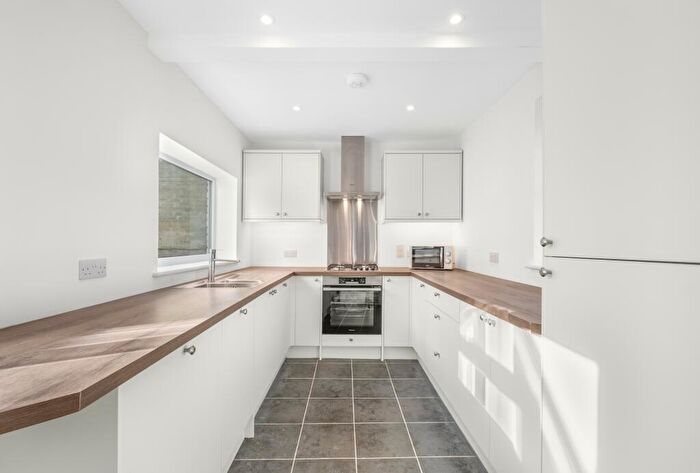 3 Bedroom End Of Terrace House To Rent In Weymouth, DT4