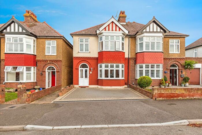 3 Bedroom Semi Detached House For Sale In Zetland Avenue, Gillingham, ME7