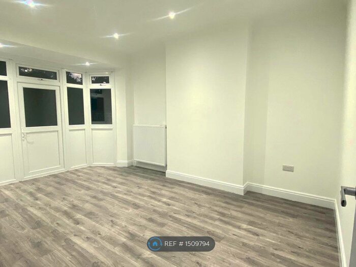 4 Bedroom Semi-Detached House To Rent In Mardale Drive, London, NW9