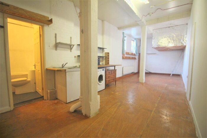 Studio To Rent In Rendlesham Road, London E5