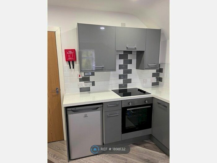 1 Bedroom Flat To Rent In Llantrisant Street, Cardiff, CF24