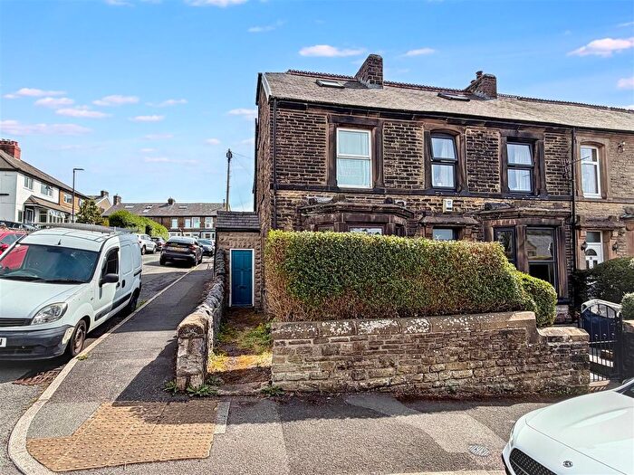 3 Bedroom End Of Terrace House For Sale In Windsor Road, Buxton, Derbyshire, SK17