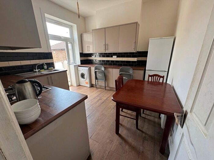 5 Bedroom Flat To Rent In Barking Road, East Ham, E6