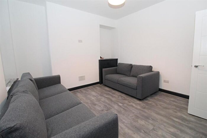 4 Bedroom House To Rent In St. Fagans Street, Grangetown, Cardiff, CF11