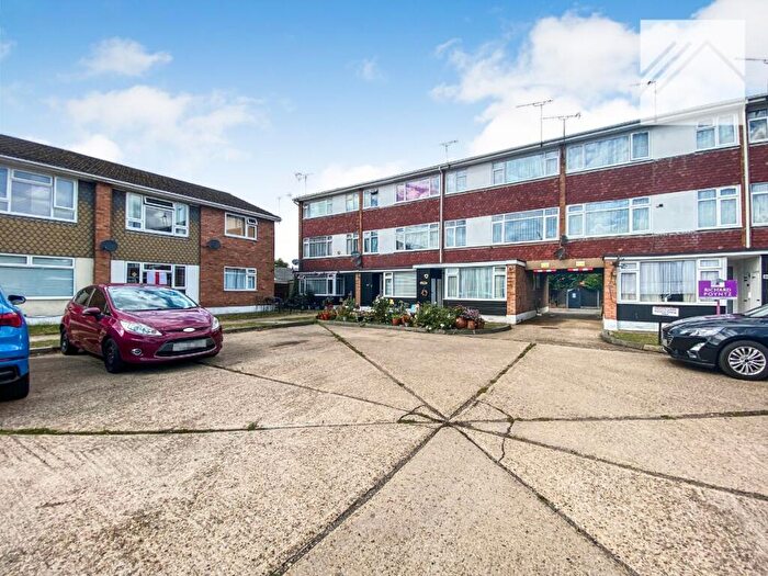 1 Bedroom Flat For Sale In High Street, Canvey Island, SS8
