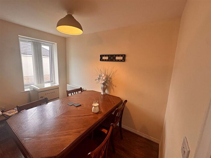 4 Bedroom End Of Terrace House To Rent In Braybrook Crescent, West Bromwich, B70