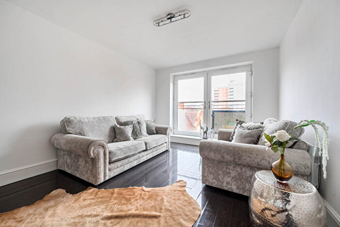 2 Bedroom Apartment To Rent In The Quarter, CH1