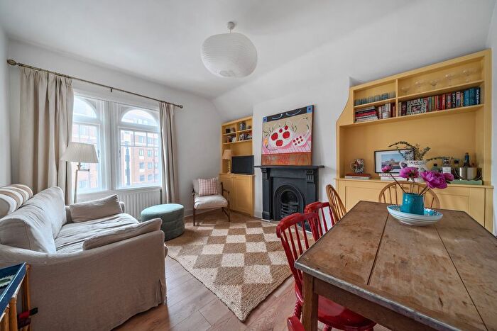 1 Bedroom Flat For Sale In Tooting High Street, Tooting, London, SW17