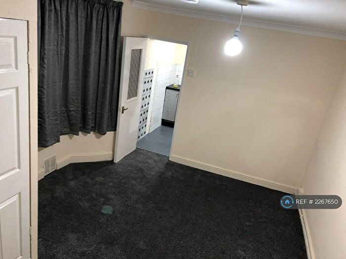 2 Bedroom Flat To Rent In Manor Park, London, E12