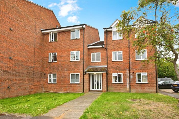 1 Bedroom Flat For Sale In Cranleigh Close, Cheshunt, Waltham Cross, EN7