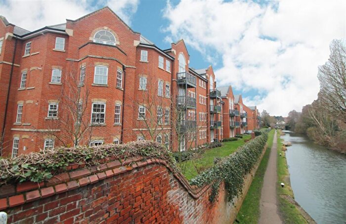 2 Bedroom House To Rent In Florey Gardens, Aylesbury, Near Town Centre, HP20