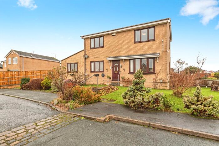 4 Bedroom Detached House For Sale In Moffat Close, Bradford, BD6