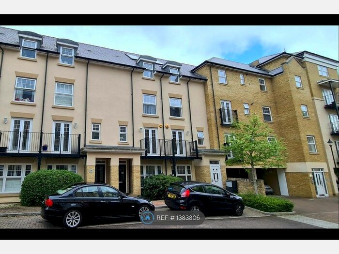 4 Bedroom Terraced House To Rent In Renwick Drive, Bromley, BR2