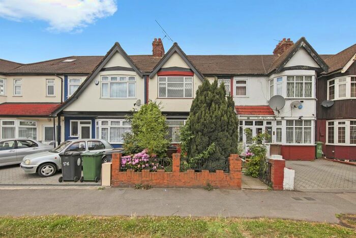 4 Bedroom Terraced House To Rent In Hall Lane, London, E4