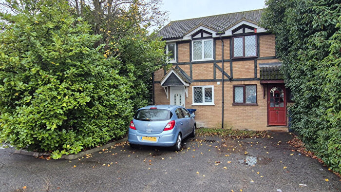 4 Bedroom End Of Terrace House For Sale In Magpie Close, Colindale, NW9