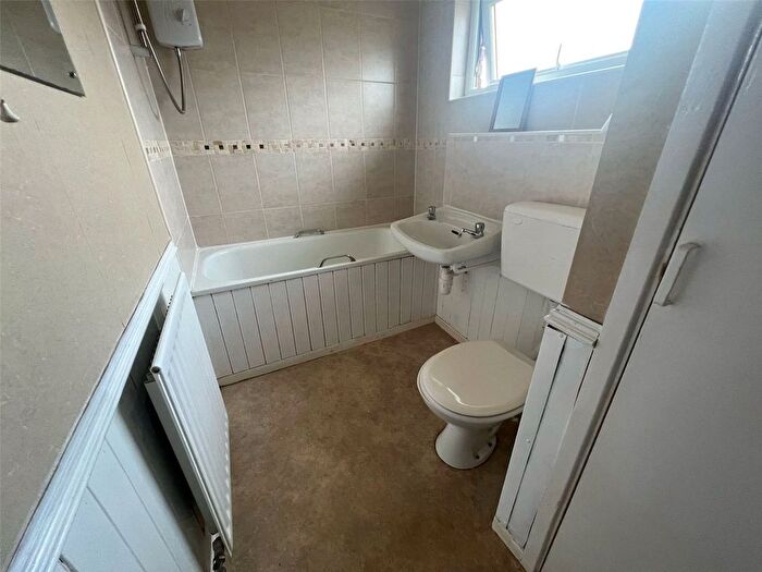 1 Bedroom Flat To Rent In Kingsclere Walk, Merry Hill, Wolverhampton, WV4