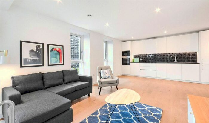2 Bedroom Flat To Rent In Deacon Street, Elephant And Castle, London, SE17
