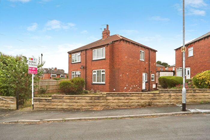 3 Bedroom Semi-Detached House For Sale In Leysholme View, Leeds, LS12