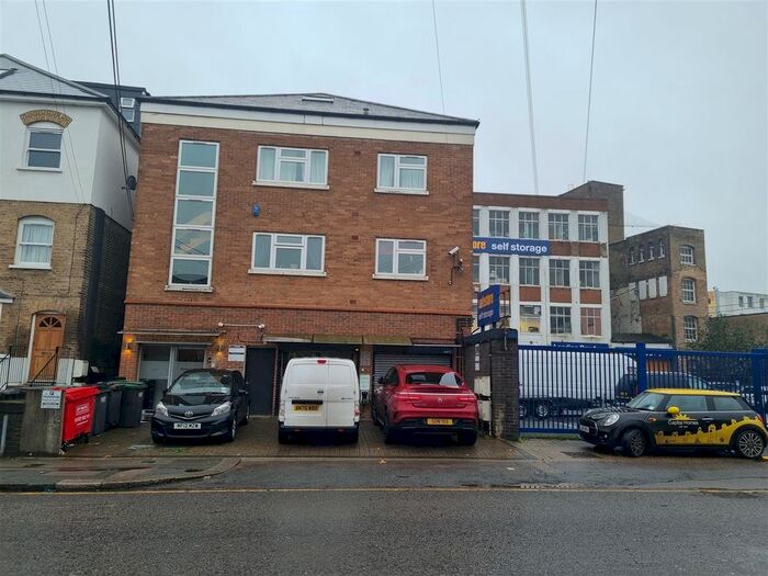 1 Bedroom Flat To Rent In Mayes Road, Wood Green, London, N22