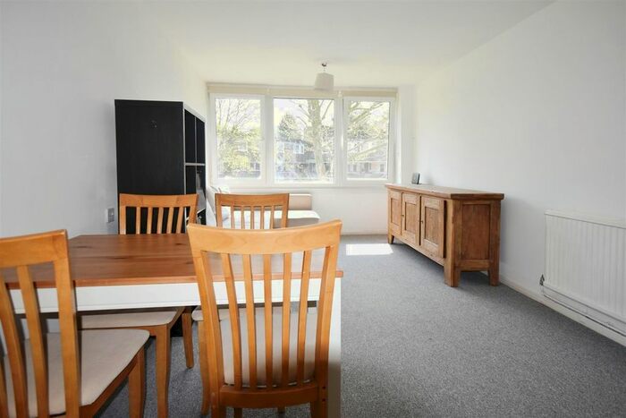 1 Bedroom Flat To Rent In Augustus Close, Brentford, TW8