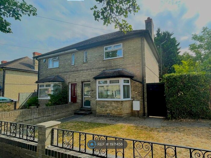 4 Bedroom Semi-Detached House To Rent In Thoday Street, Cambridge, CB1