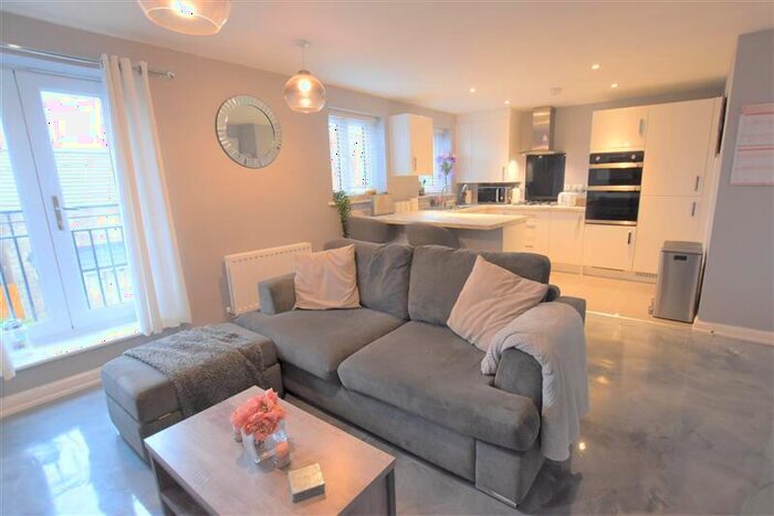 2 Bedroom Apartment To Rent In Oxleaze Way, Paulton, BS39
