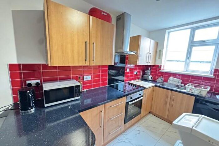 2 Bedroom Flat To Rent In Broadway Cardiff, CF24