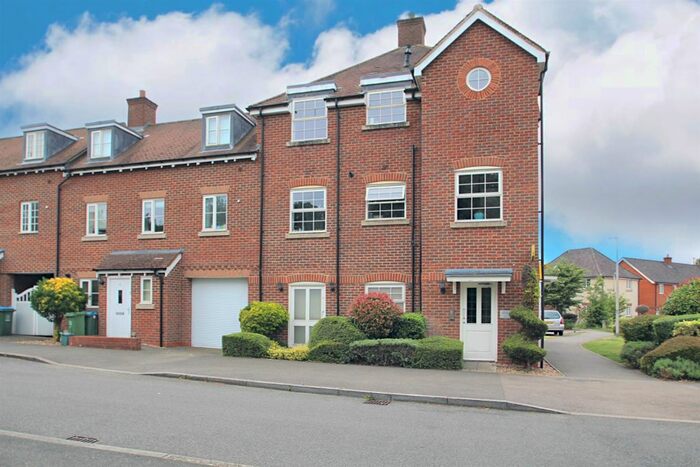 2 Bedroom Flat To Rent In Princess Mary Drive, Wendover, Aylesbury, HP22