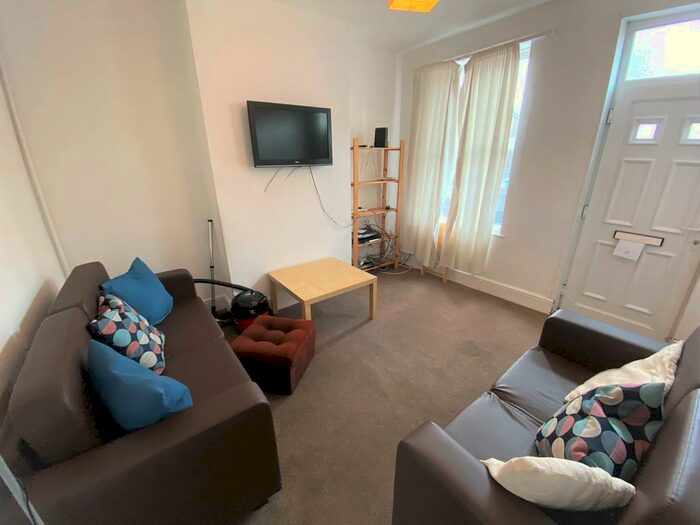 4 Bedroom Terraced House To Rent In Park Road, Nottingham, NG7