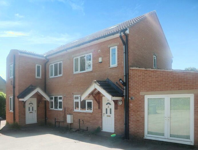 8 Bedroom Semi-Detached House To Rent In Greenhead Road, Gledholt, Huddersfield, HD1