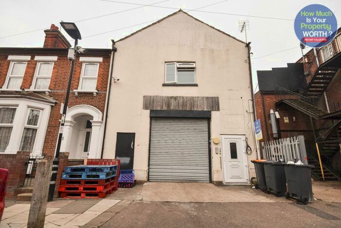 1 Bedroom Flat To Rent In Rutland Road, Bedford, MK40