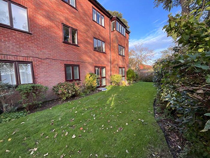 1 Bedroom Flat To Rent In Purewell, Christchurch, BH23