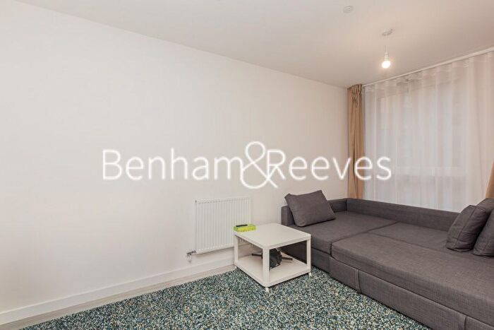 1 Bedroom Flat To Rent In Shearwater Drive, Hendon, NW9