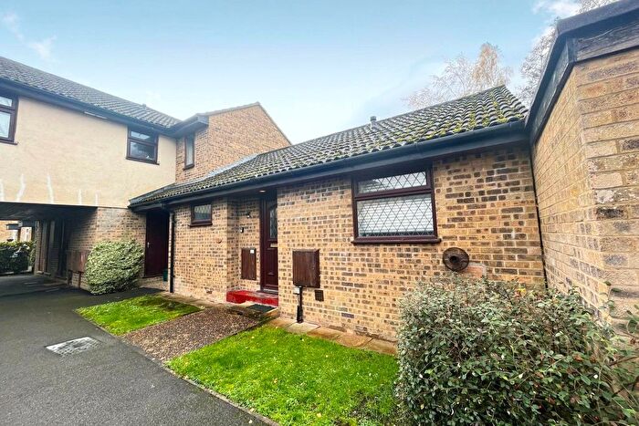 1 Bedroom Bungalow For Sale In Wellesley Close, Ash Vale, Surrey, GU12
