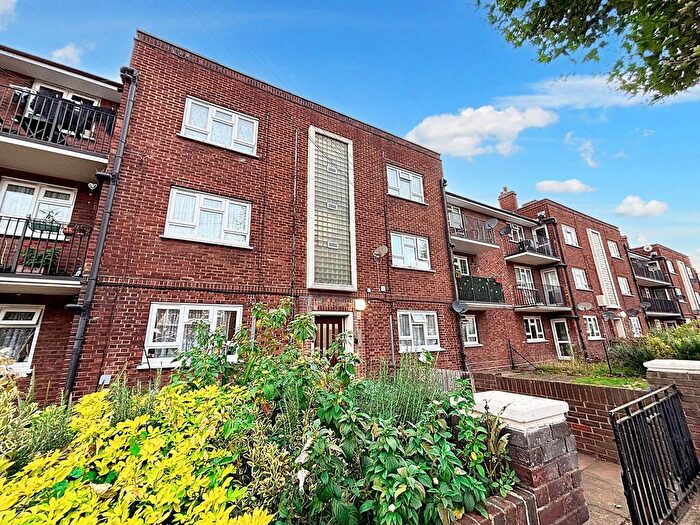 2 Bedroom Flat For Sale In Harcourt Avenue, London, E12
