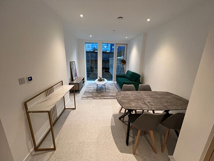 1 Bedroom Flat To Rent In Bouchon Point, Cendal Crescent, E1