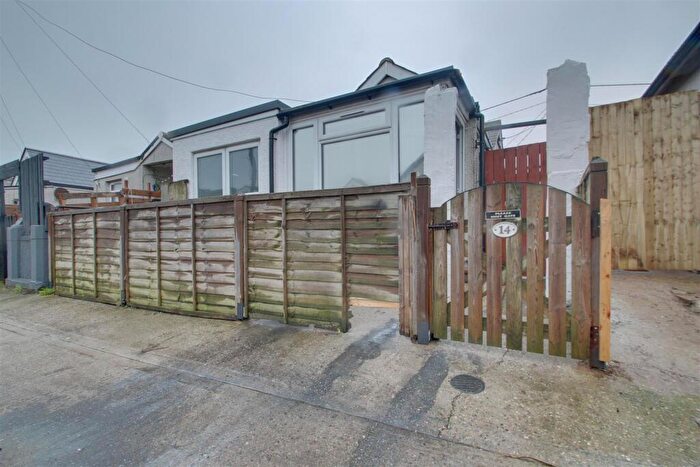 3 Bedroom Detached Bungalow To Rent In Alvis Avenue, Jaywick, Clacton-On-Sea, CO15