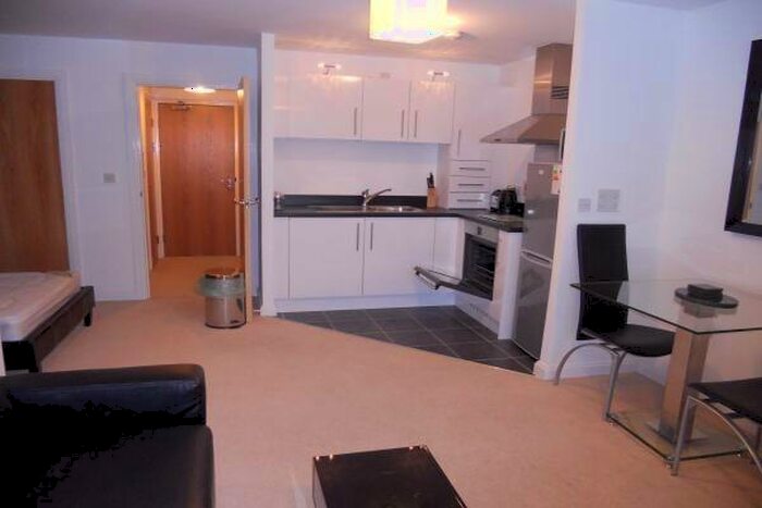 Apartment To Rent In Heol Glan Rheidol, Cardiff, CF10