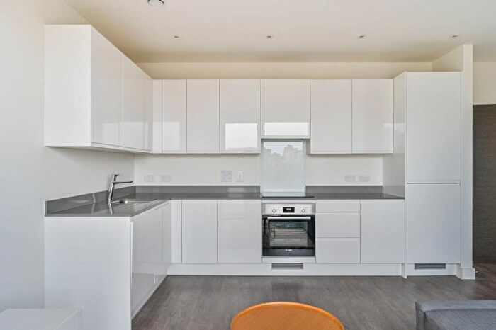 2 Bedroom Flat To Rent In Barrell Makers House, Canary Wharf, London, E14